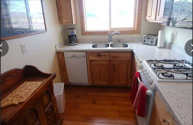 Fully Furnished Western Apartment Near Columbus Gallery 3