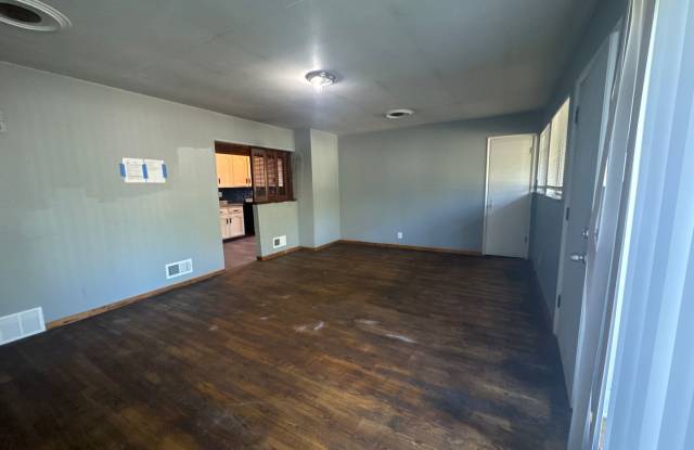 3 Bedroom, 1 Bath House on Cul De Sac! Gallery 4