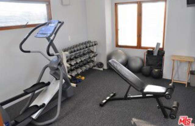 420 Sherman Canal - 420 Sherman Canal, Los Angeles, CA 90291