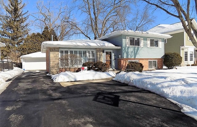 1515 Lakeside Drive - 1515 Lakeside Drive, Wheaton, IL 60187