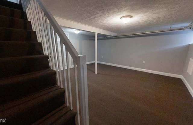517 Campbells Ln Gallery 3