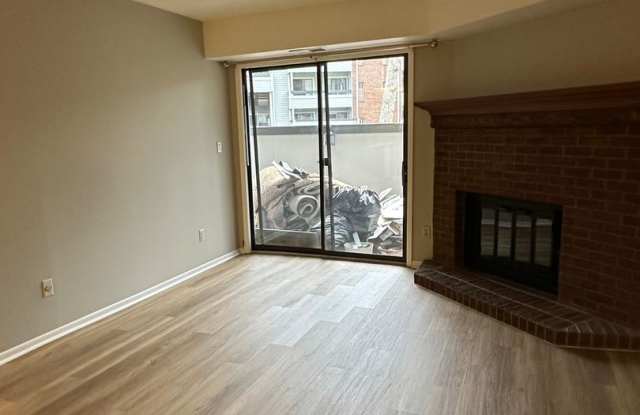Spacious 1 bed/one bath in Aurora - 14206 East 1st Drive, Aurora, CO 80011