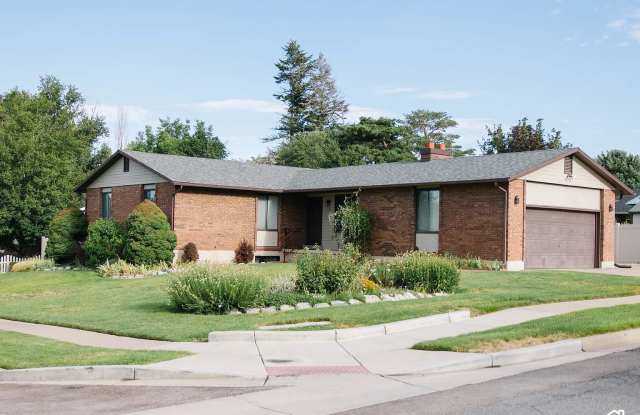 1157 CREEKVIEW Dr Gallery 3