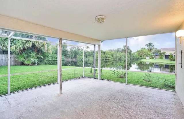 11146 Lakeaire Cir - 11146 Lakeaire Circle, Palm Beach County, FL 33498