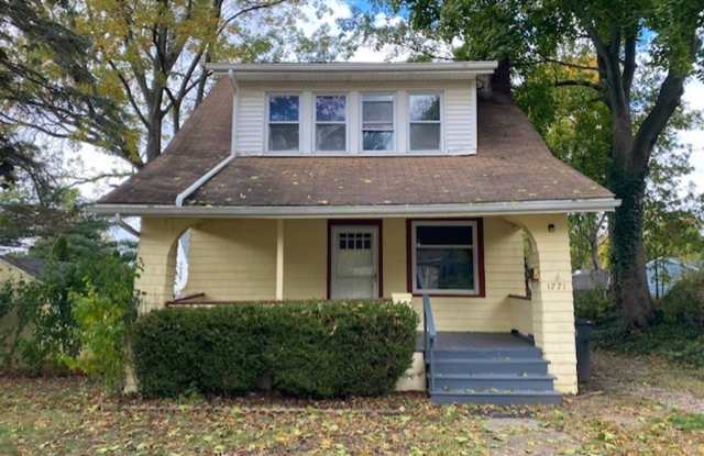 Fenced Yard + Porch in Goodyear Heights—3BR Charmer photos photos Fenced Yard + Porch in Goodyear Heights—3BR Charmer photos photos