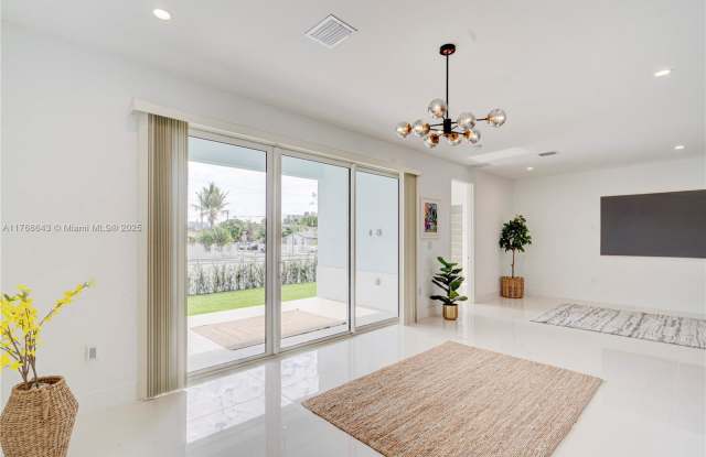 1805 Northwest 22nd Court Gallery 3