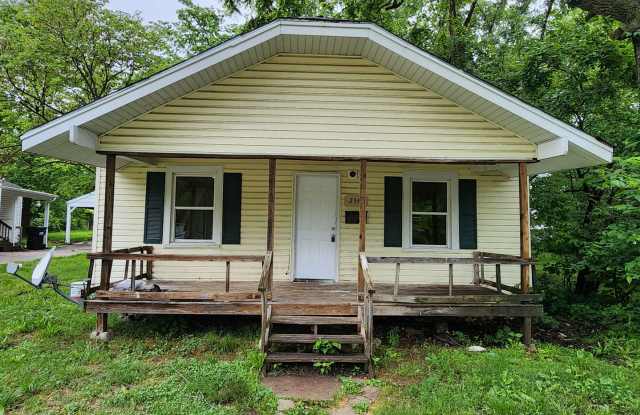 Spacious 2-Bedroom, 1-Bathroom Home AVAILABLE NOW!! photos photos