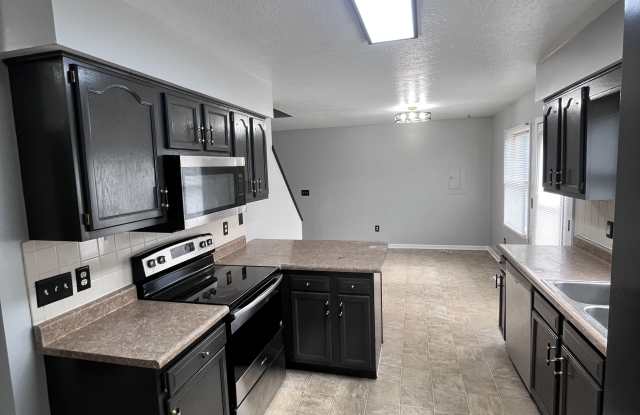 213 Elas Court - 215 Gallery 3