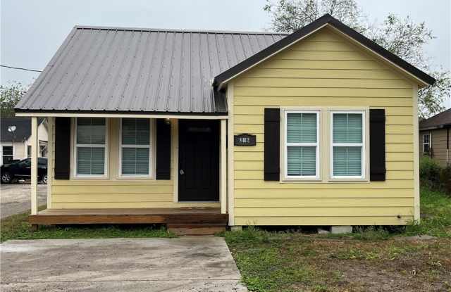 216 Hugh Street - 216 Hugh Street, Sinton, TX 78387
