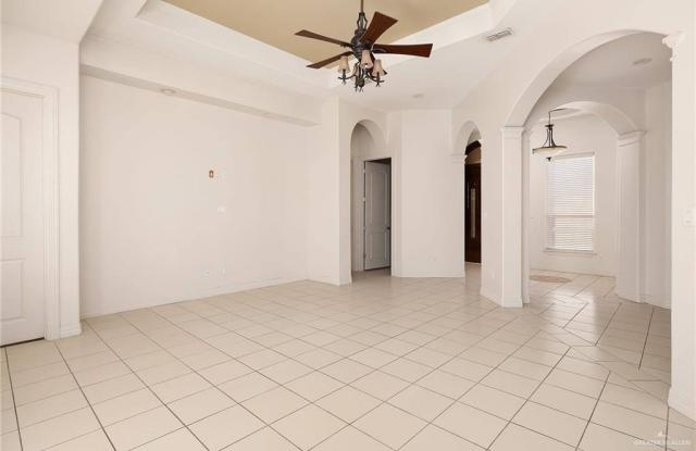 402 Hackberry Avenue Gallery 2