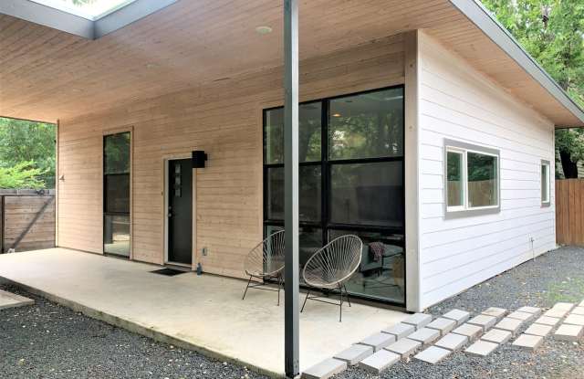 Awesome East Austin Flat - 2103 East 14th Street, Austin, TX 78702