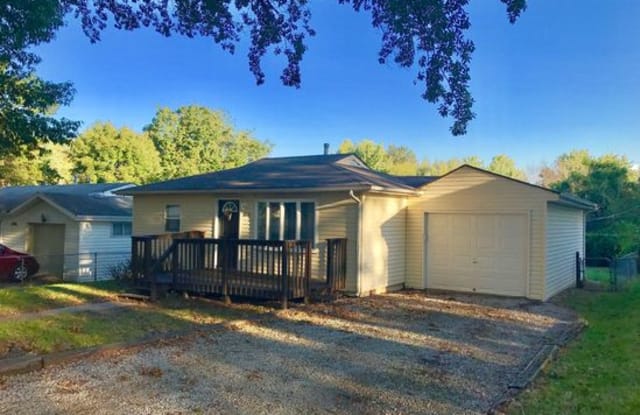1310 NE 44th St - 1310 East 44th Street, Kansas City, MO 64110