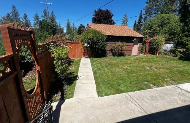 South hill corner lot 3-bedroom, 2-bath with sauna and massive garden! Gallery 3