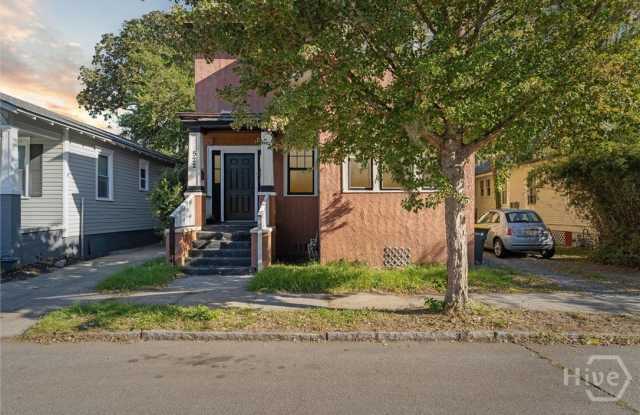 522 E 38th Street photos photos