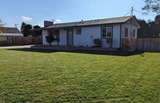 Fully Remodeled 4 Bedroom 2 Bath Home - 537 West Grand Avenue, Porterville, CA 93257