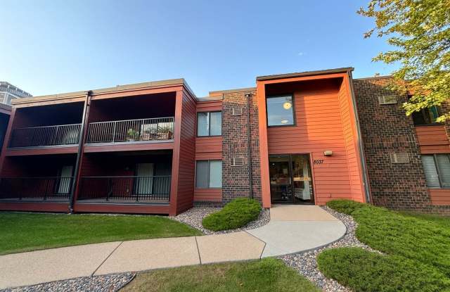 Quaint, Updated 1 Plus Den Condo in Bloomington. photos photos