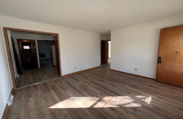 Spacious 4 Bedroom, 2 Bath Home with finished basement – Near WSU – Available Now! Gallery 3