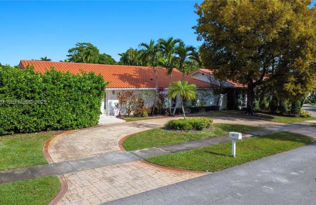 2101 NE 211th Ter photos photos