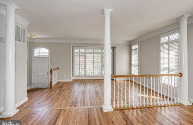 2229 N OAK COURT Gallery 2