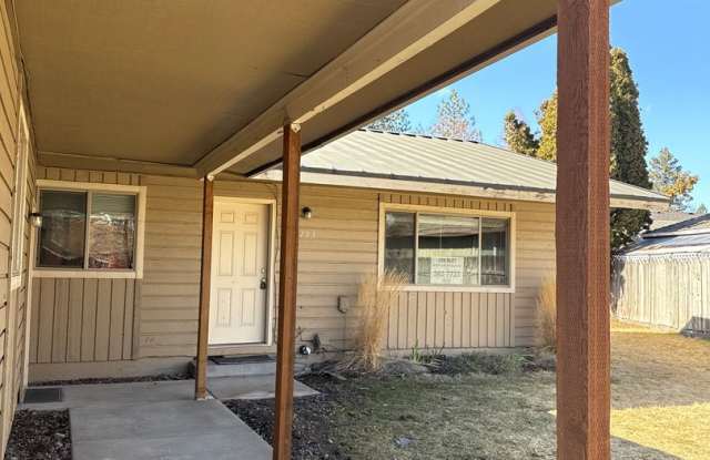 RV Parking, SMALL DOG OK, NE 3 Bdrm, 2 Bath House, All Appliances, Wood Stove, Dbl. Garage photos photos