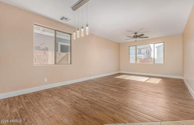 10625 E Knowles Avenue Gallery 3
