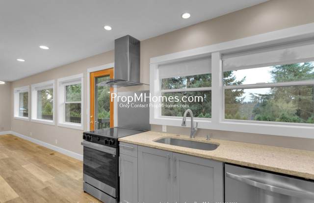 Updated 4 Bedroom Daylight Ranch in West Linn! DEPOSIT SPECIAL - 2450 Southslope Way, West Linn, OR 97068