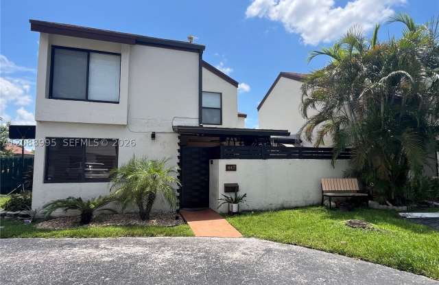 447 NW 98th Ct Gallery 1