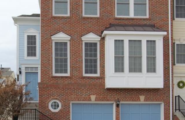 122 GREAT LAUREL SQUARE SE - 122 Great Laurel Square Southeast, Leesburg, VA 20175