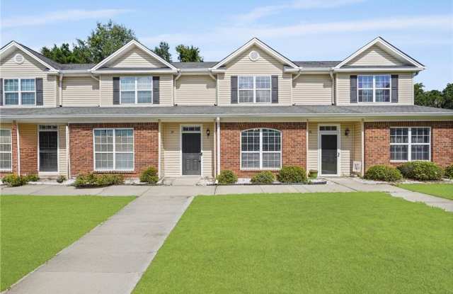 Spacious 3-Bedroom Townhouse in Prime Savannah Location photos photos