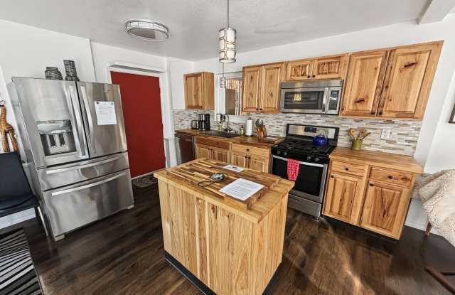 1613 West 15th Avenue - 1 Gallery 2