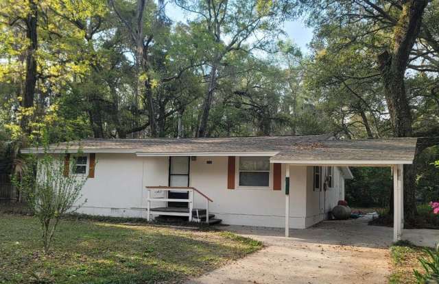 LOVELY  Updated 2/1 House w/ Stainless/Black Appliances, Washer/Dryer,  Carport! Walkable Location! Available Starting February 1st for $1325/month! photos photos