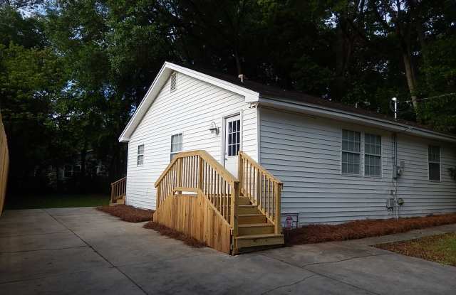 Recently RENOVATED 3/2 w/ Stainless Steel Appliances, Plank Vinyl Throughout, Washer/Dryer,  Large Yard! Avail Now for $1500/month! - 1519 Pepper Drive, Tallahassee, FL 32304