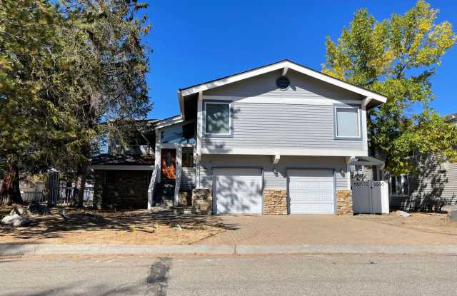 Large fully furnished beautiful home w/ boat dock avail. for a longterm lease or seasonal lease! Starting 08/01/2026 Call me today. photos photos