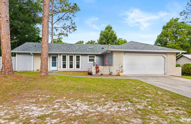 Beautifully updated 3 bedroom 2 bath home in Valwood - 5318 Southwest 81st Terrace, Alachua County, FL 32608