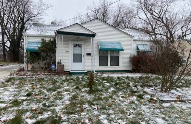 One-Floor 3BR Ranch + Screened Porch + Oversized Garage Space! photos photos