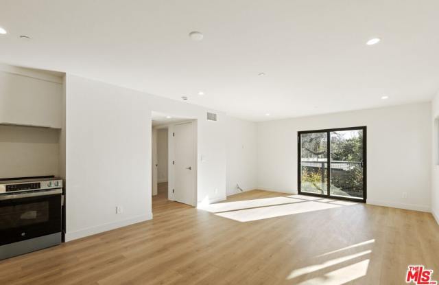 2838 Marsh St Gallery 2