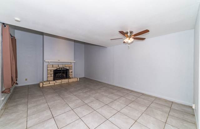 RENOVATED 2-BEDROOM TOWNHOME IN AHISD Gallery 3