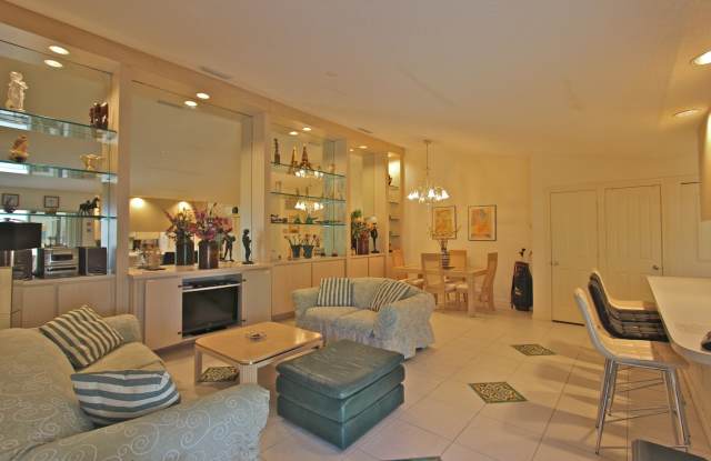 10201 Chapman Oak Court Gallery 4