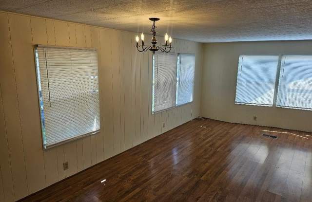 711 51ST AVENUE Plaza W Gallery 4