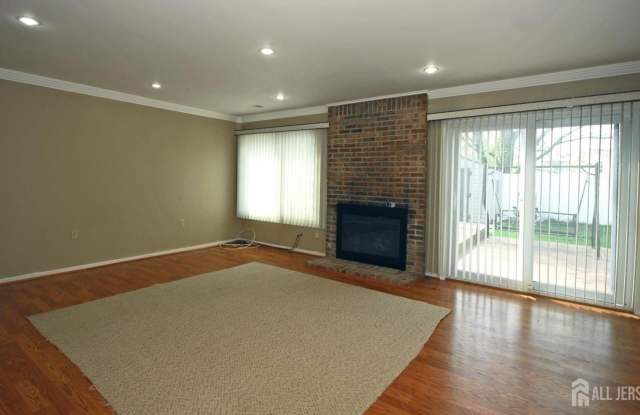96 Brewster Circle Gallery 2