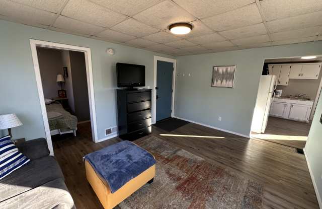 302 N Spring Ave - 4 photos photos