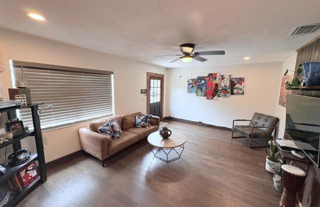 10004 MEMORIAL Highway Gallery 3