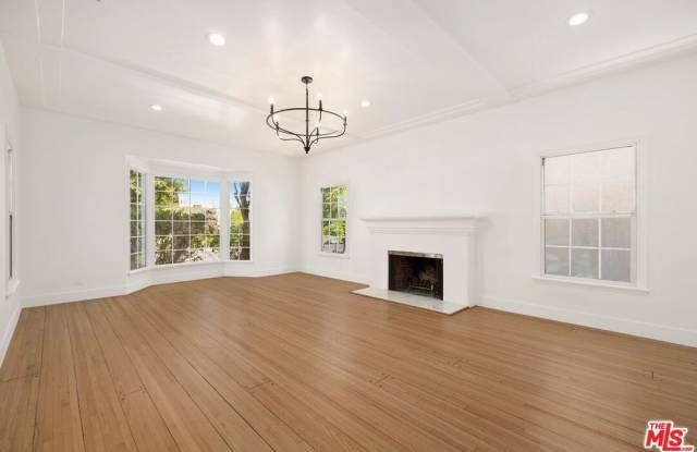 211 S Formosa Ave Gallery 3