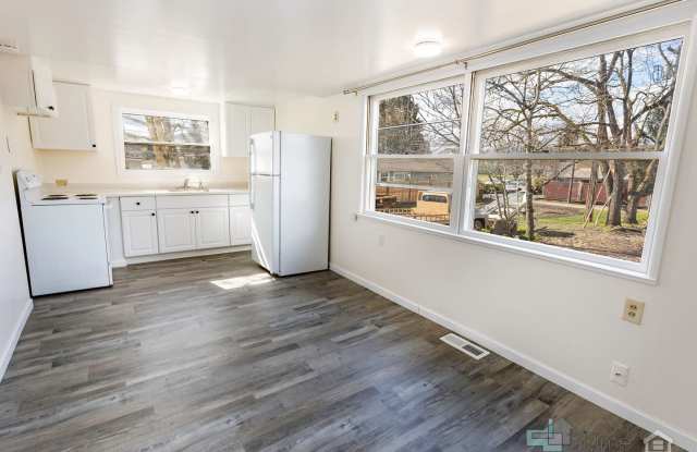 Charming Multi-Unit Living in Prime Northeast Salem Location photos photos Charming Multi-Unit Living in Prime Northeast Salem Location photos photos