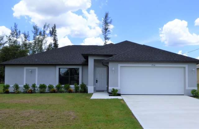 Cape Coral 4 Bedroom Home on Freshwater Canal - 1916 Southwest 8th Place, Cape Coral, FL 33991