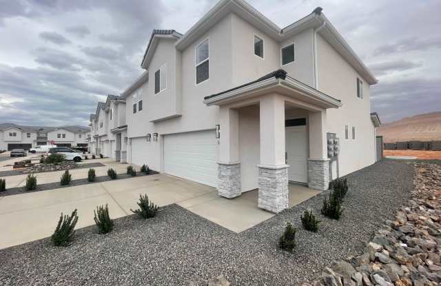 Mustang Valley Townhome! Gallery 3