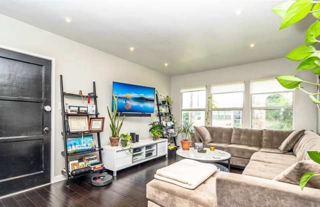 5327 Cahuenga Blvd photos photos
