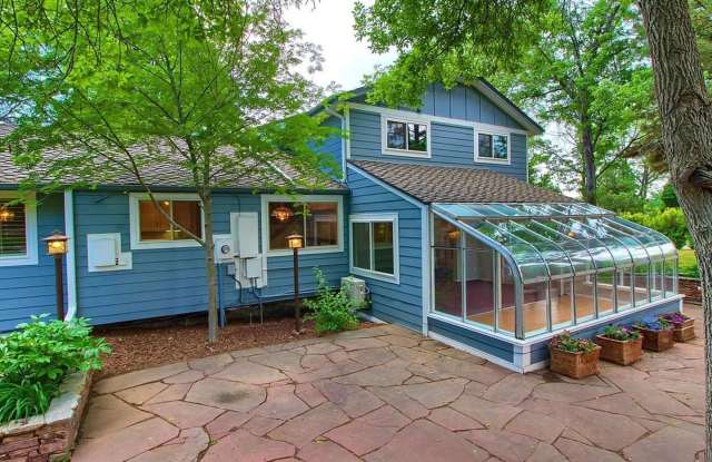 Spacious 4BR House in Denver with Large Yard photos photos Spacious 4BR House in Denver with Large Yard photos photos