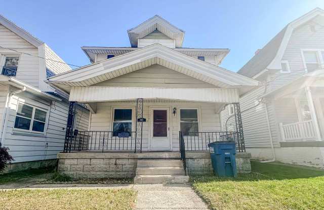 Three bedroom home available for move in. Well kept, clean, and ready to go! photos photos