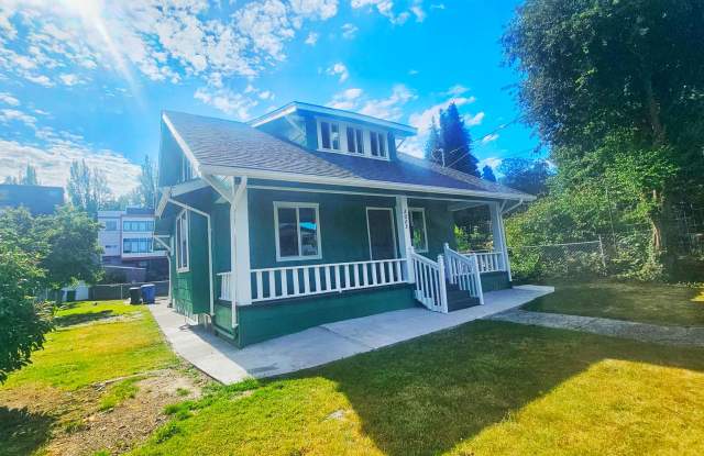 Charming 3-Bedroom Craftsman in Prime Seattle Location! photos photos